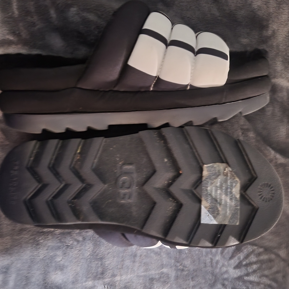 Ugg - Picture 3 of 4